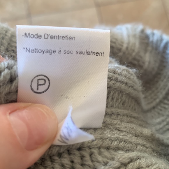 Faux Fur trim sweater - Picture 7 of 8